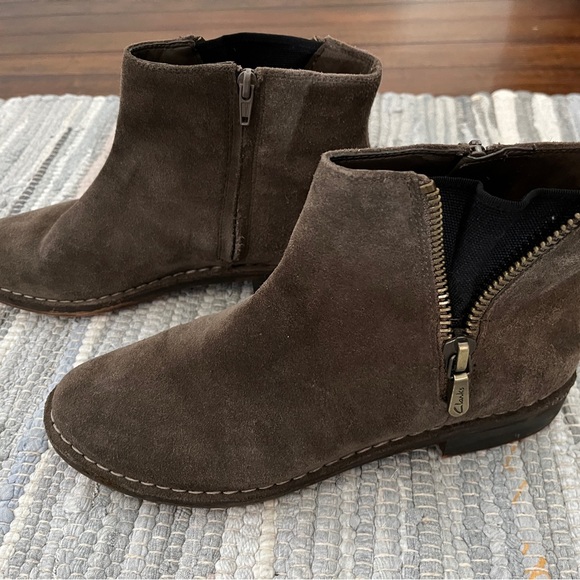 NWOT Brown Suede Ankle Boots - Picture 2 of 9